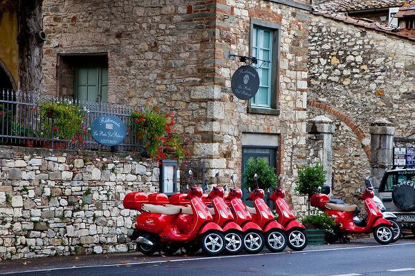 Eggers, Julie 아티스트의 Italy-Radda in Chianti Vespa scooters for rent in the town of Radda in Chianti작품입니다.